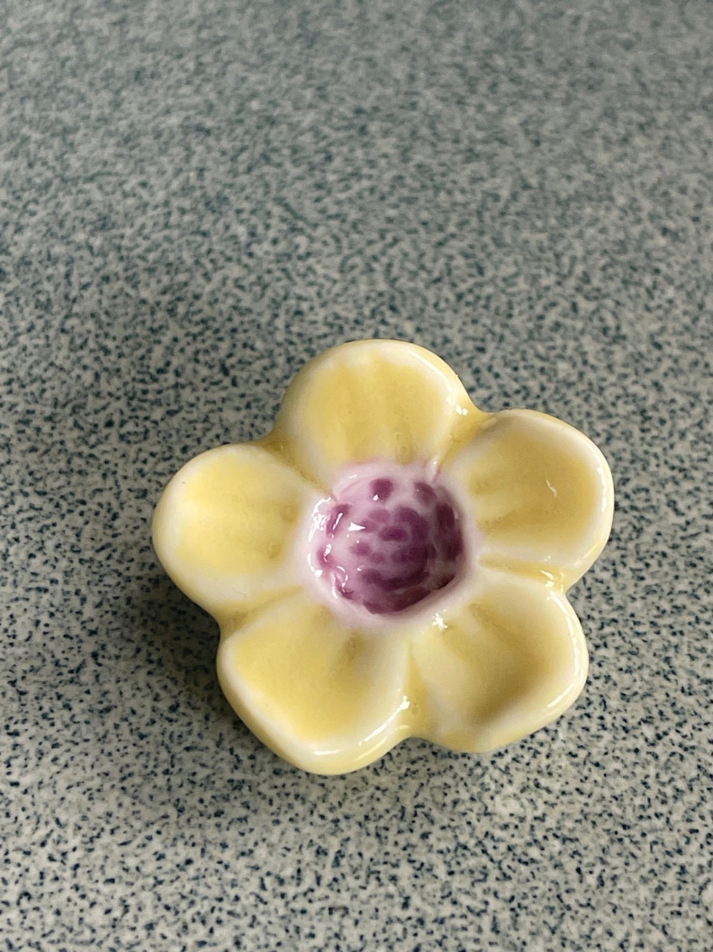 Bloem geel met paars - hart&ziel design