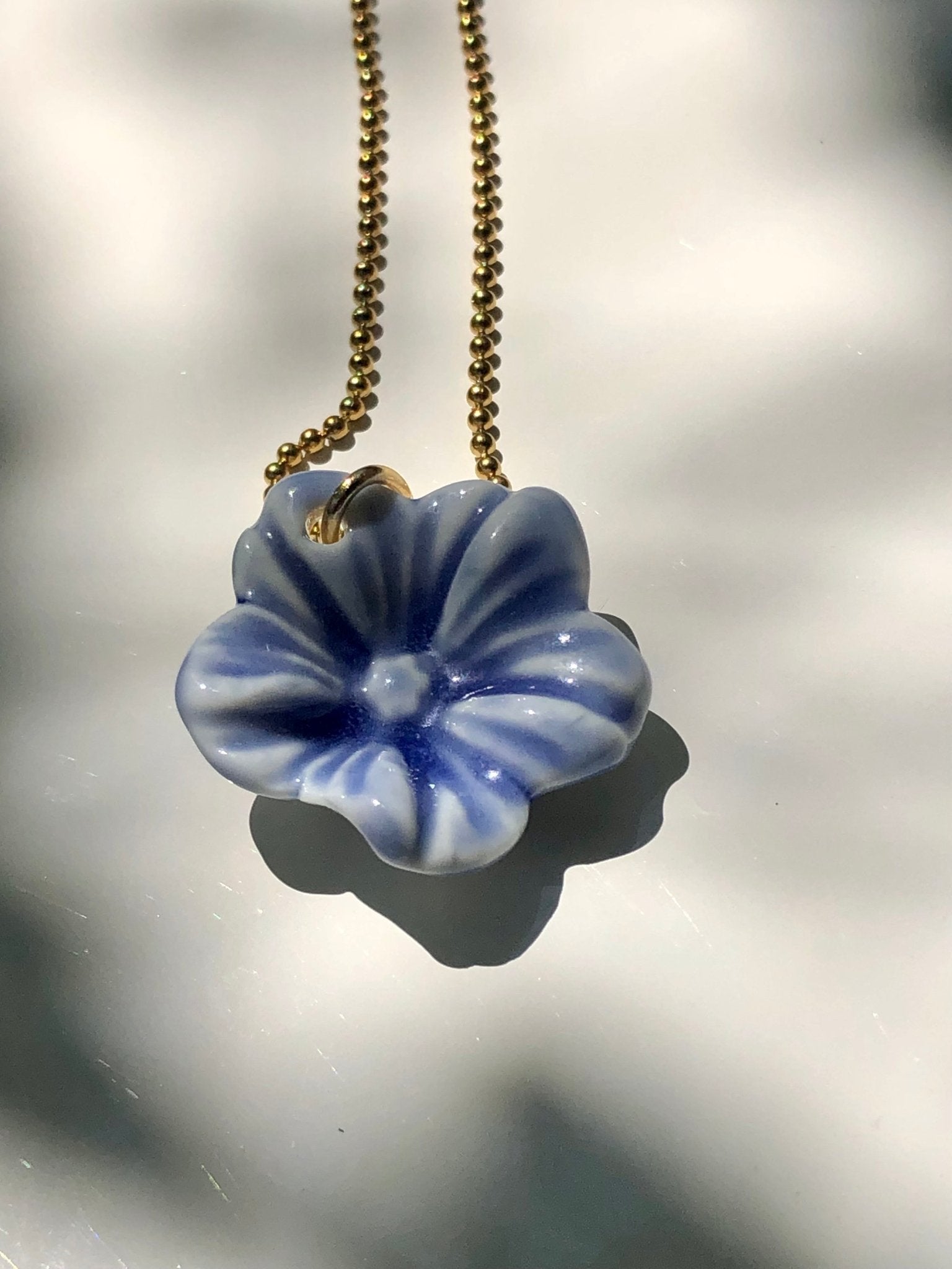 Nora blauw - lange ketting 70 cm - hart&ziel design