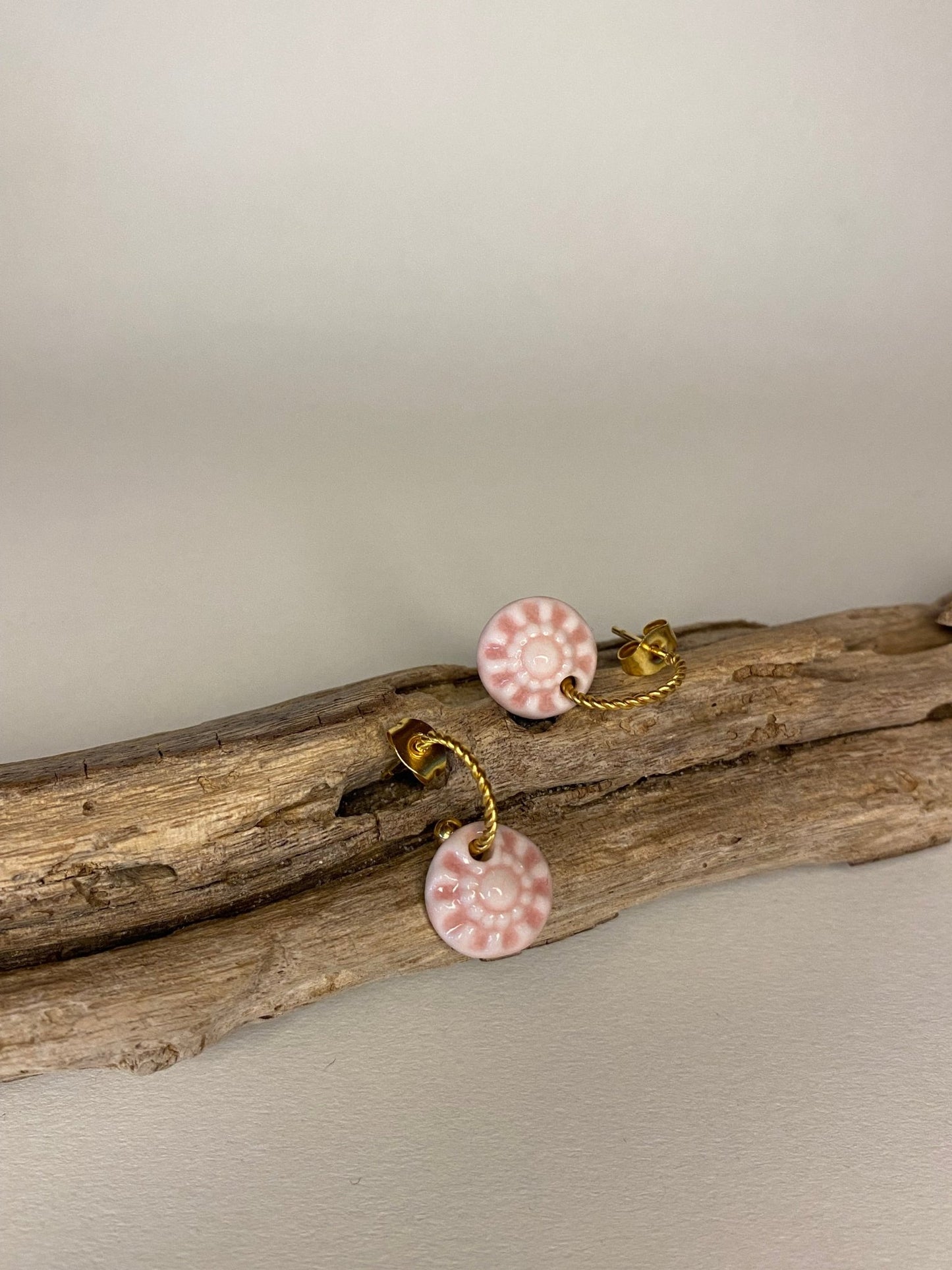 Oorsteker twisted Zeeuws - roze - hart&ziel design