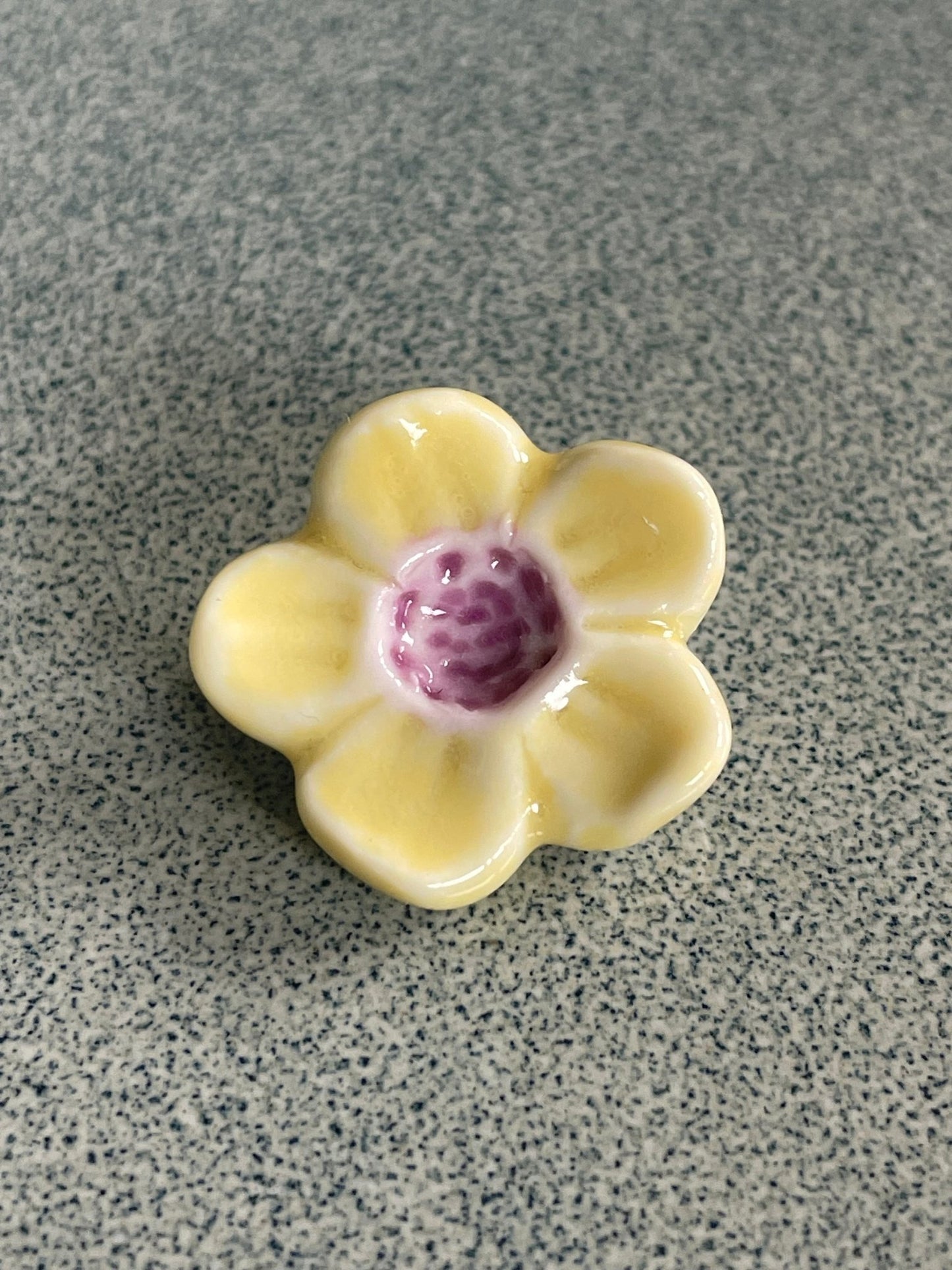 Bloem geel met paars - hart&ziel design