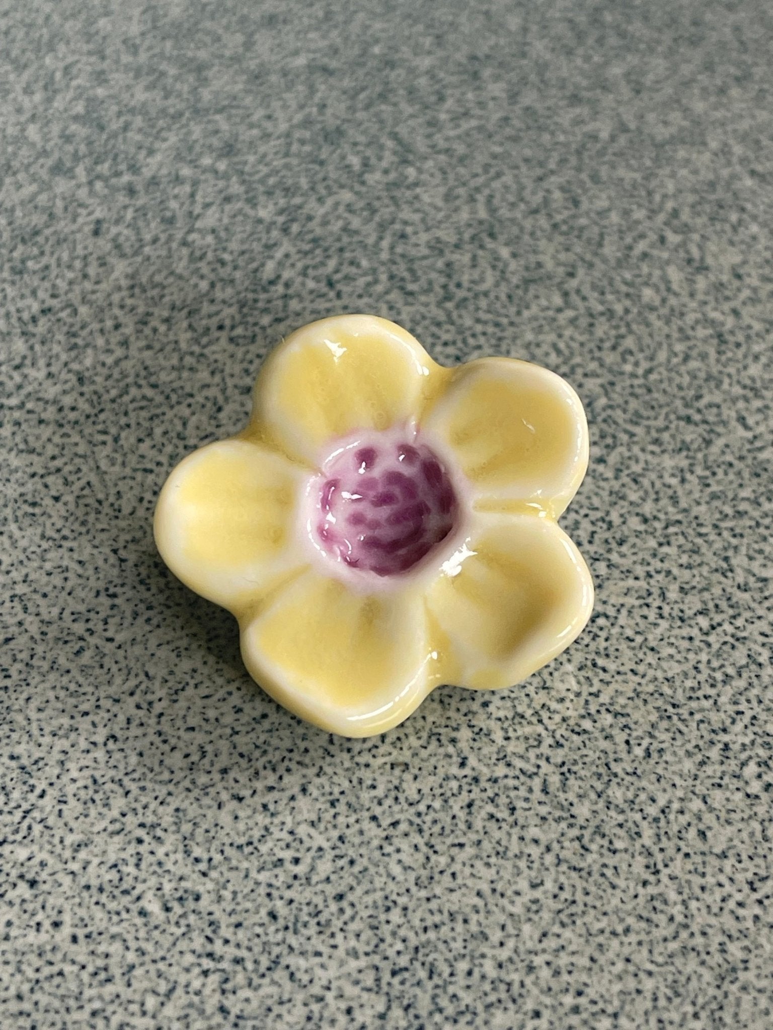 Bloem geel met paars - hart&ziel design