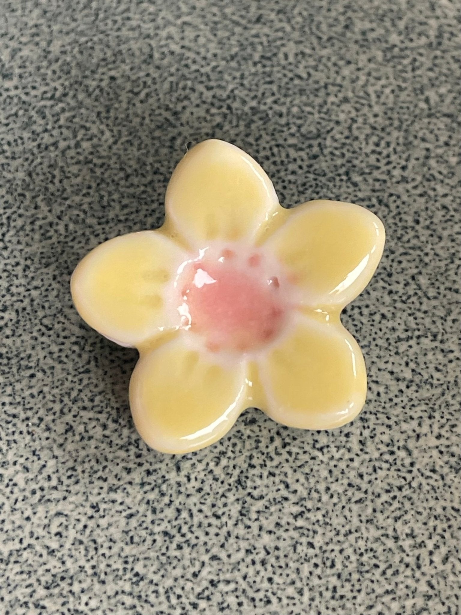 Bloem geel met roze - hart&ziel design