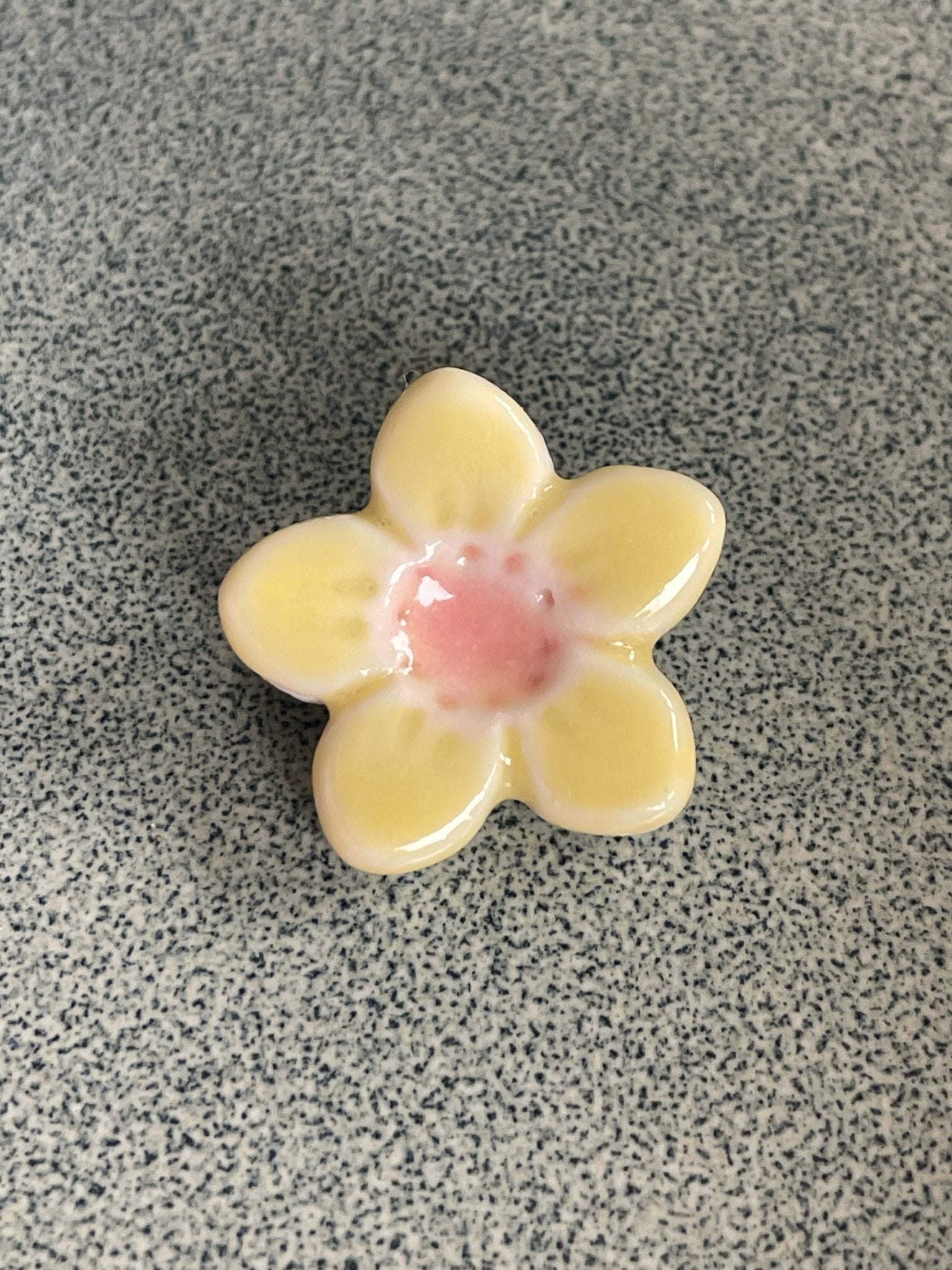 Bloem geel met roze - hart&ziel design