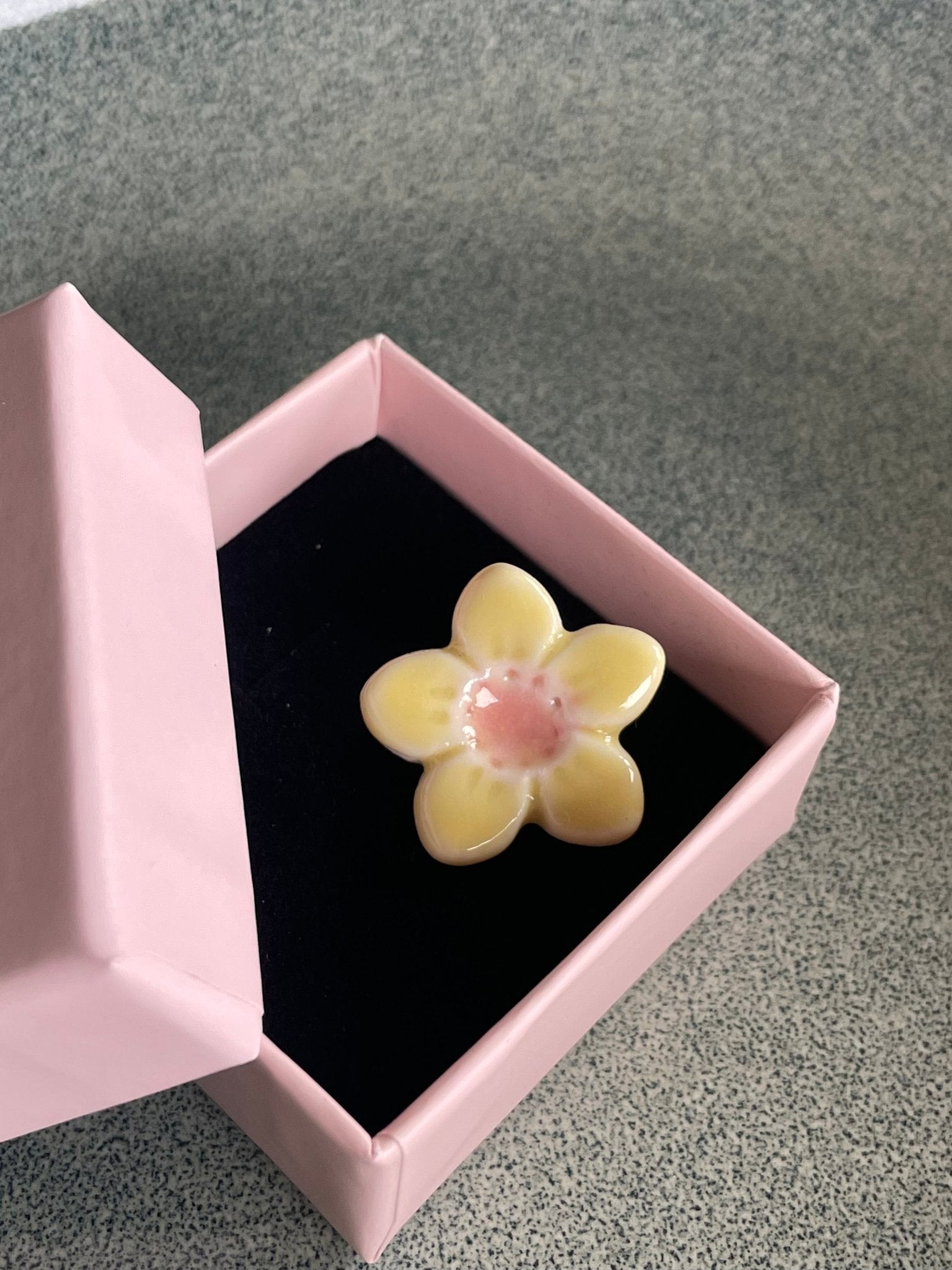 Bloem geel met roze - hart&ziel design