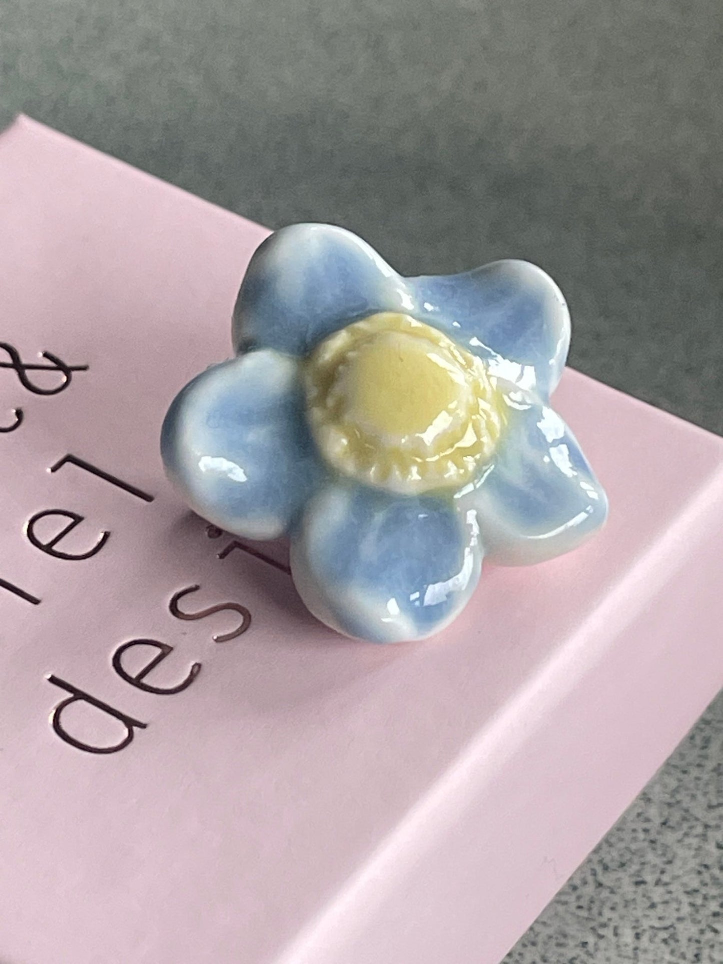 Bloem lichtblauw/geel 01 - hart&ziel design