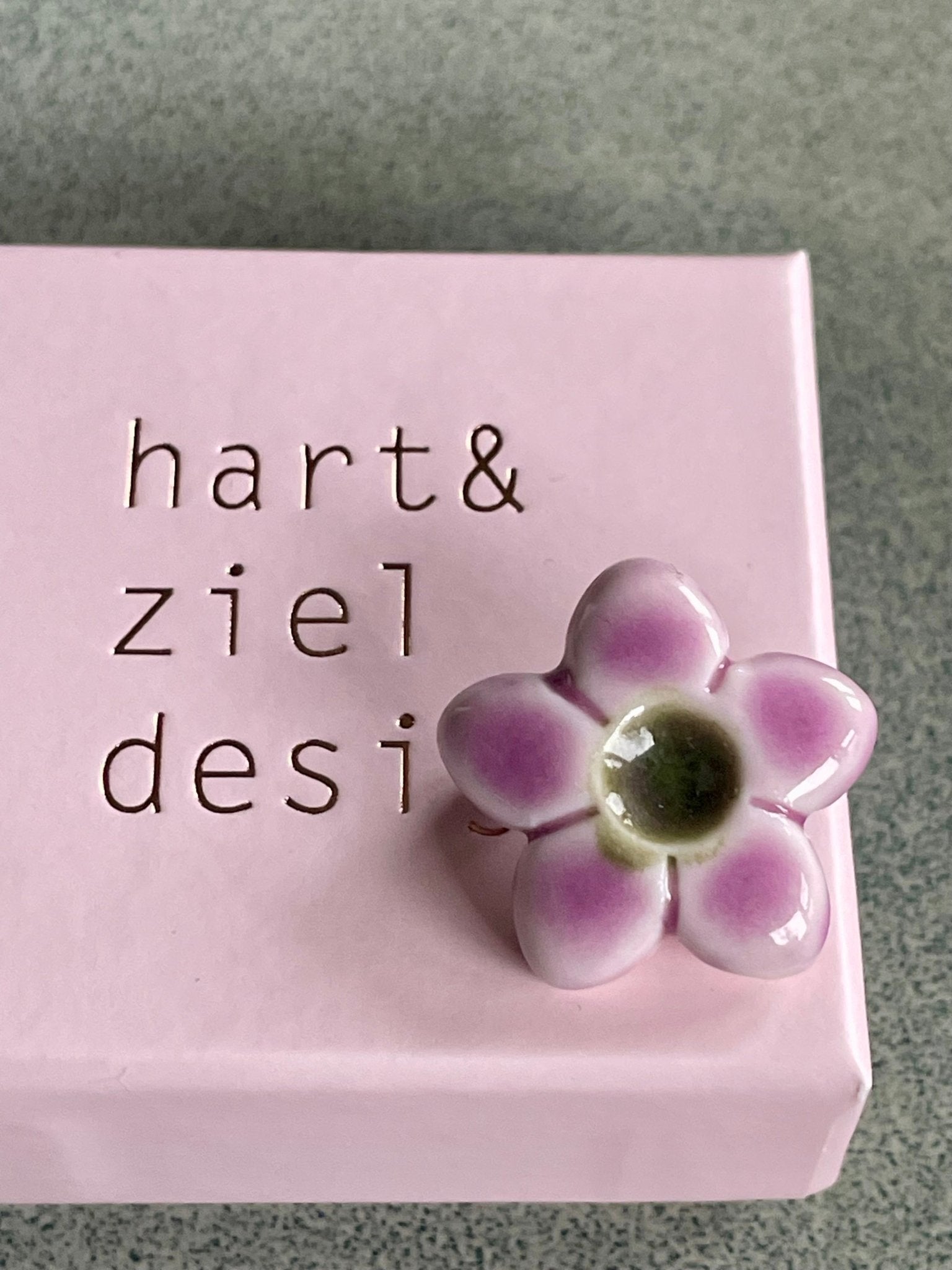 Bloem lila met groen hartje - hart&ziel design