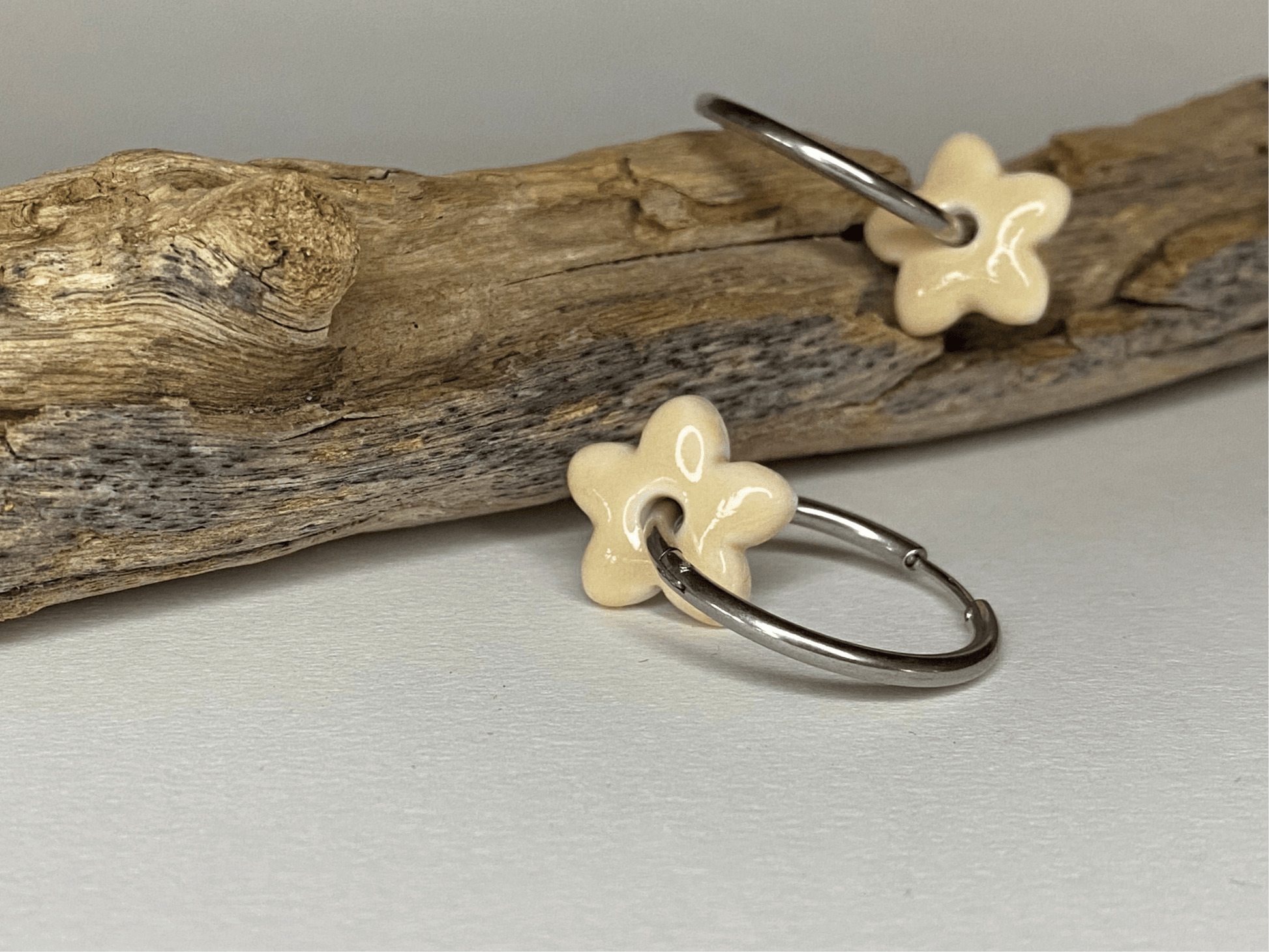 Oorringen Lou Lou zilver - vanille - hart&ziel design