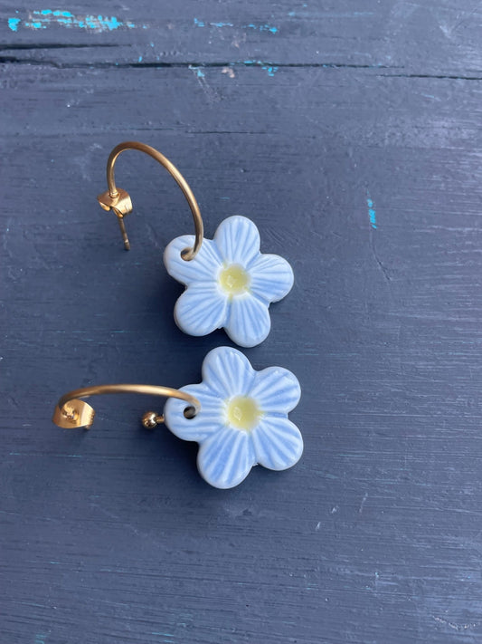 Oorsteker Blomma - lichtblauw - hart&ziel design