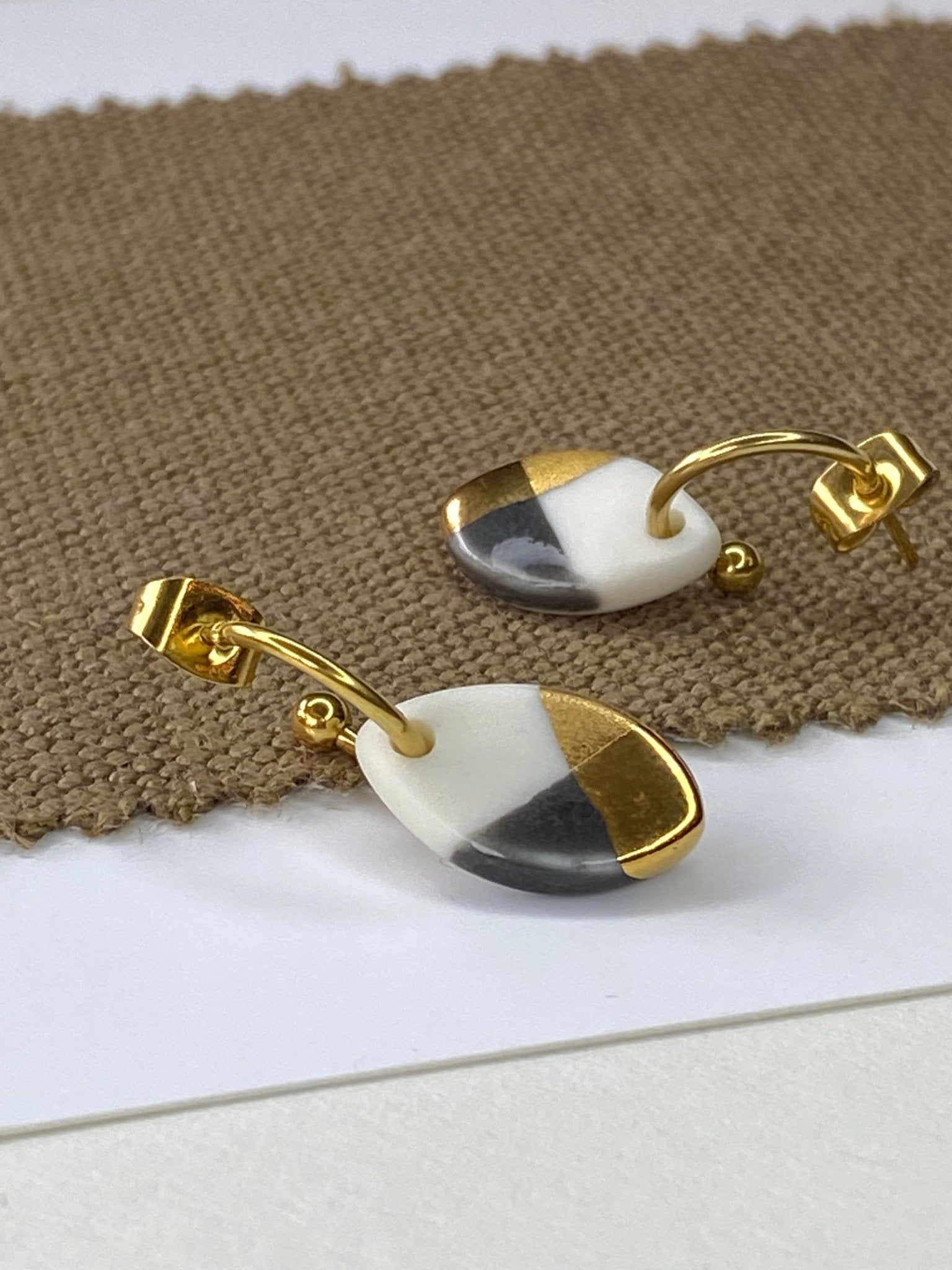 Oorsteker Fonkel antraciet/goud - hart&ziel design