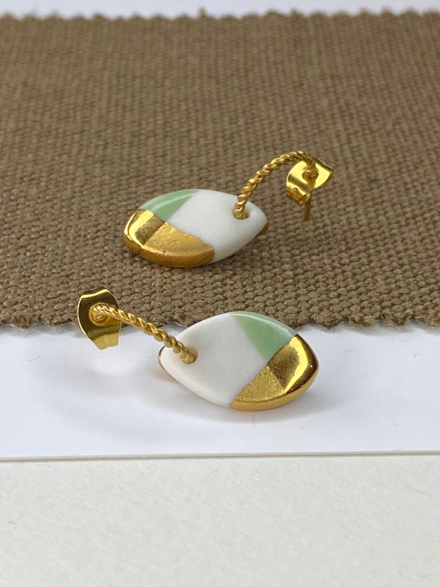 Oorsteker gedraaid Fonkel mint/goud - hart&ziel design