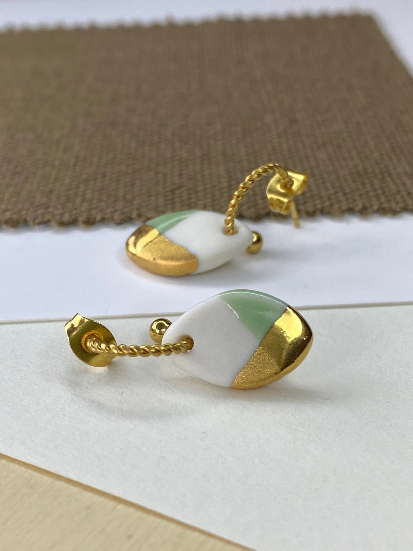 Oorsteker gedraaid Fonkel mint/goud - hart&ziel design