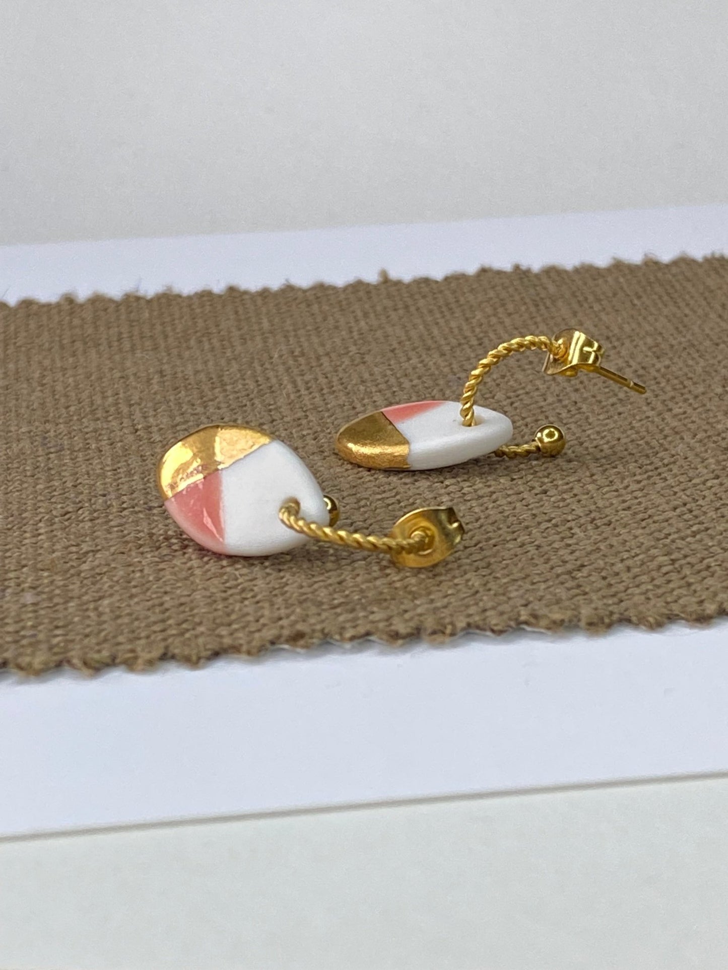 Oorsteker gedraaid Fonkel Pink/goud - hart&ziel design