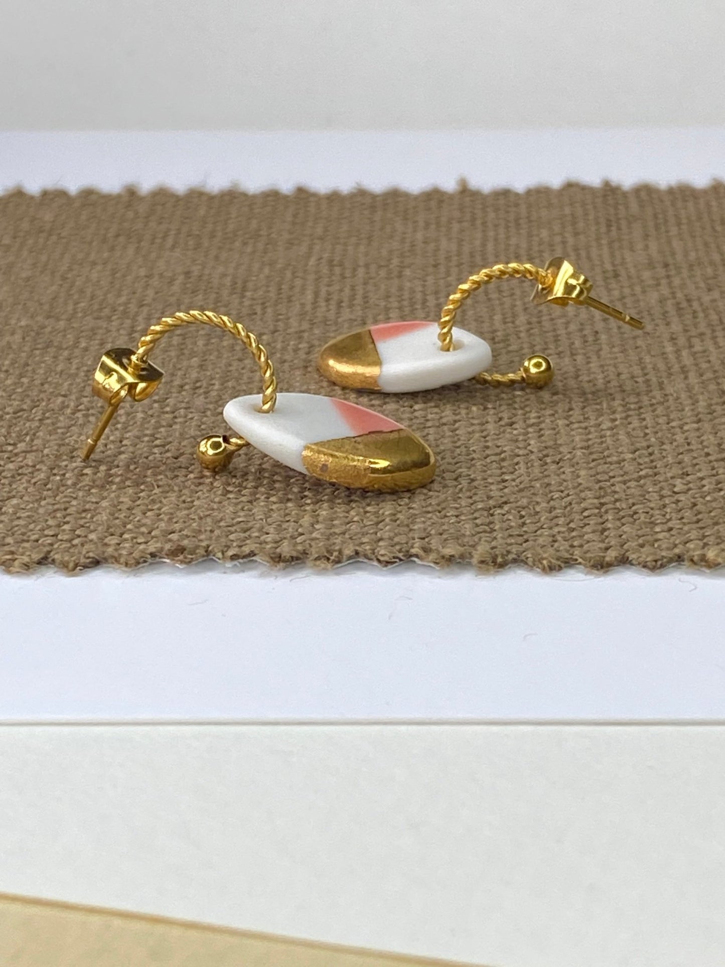 Oorsteker gedraaid Fonkel Pink/goud - hart&ziel design