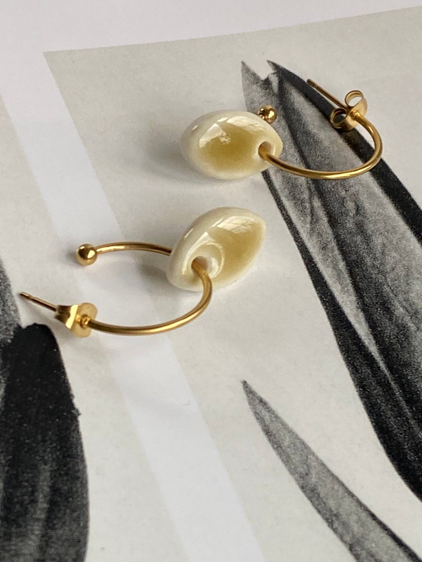 Oorsteker Oh La La druppel - oker - hart&ziel design