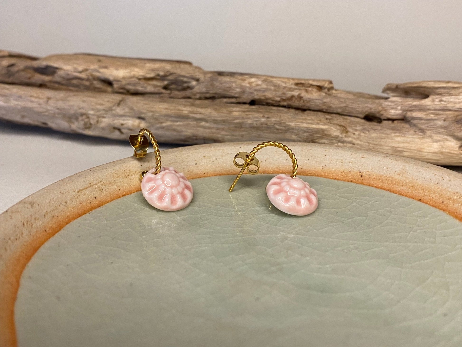 Oorsteker twisted Zeeuws - roze - hart&ziel design